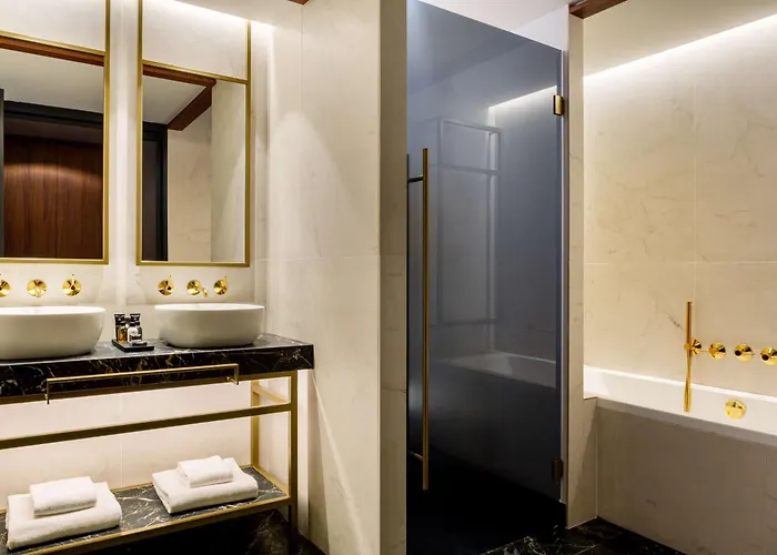 Ξενοδοχείο Radisson Collection 5*